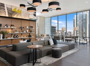 Hubbard 221, Chicago, IL 60654