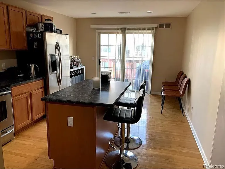 3202 Camden Dr — Photo 4