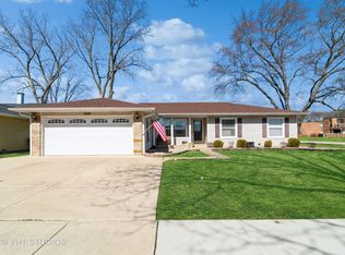 200 Kingsbridge Rd, Elk Grove Village, IL 60007
