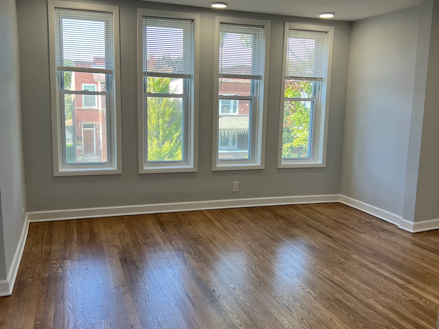3 bed, 1300 sqft, $2,900 — Photo 2