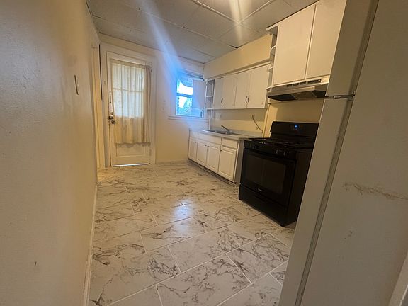 3rd image of 165 N Hyde Park Ave