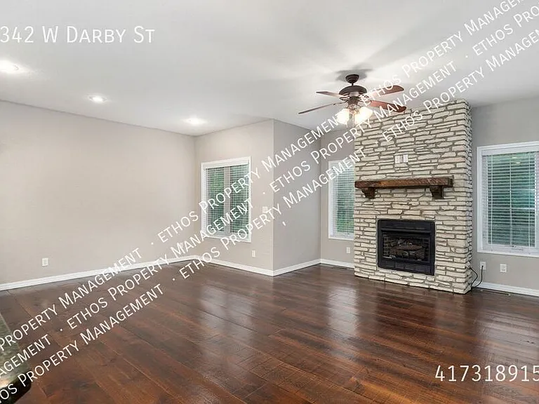 2342 W Darby St — Photo 11