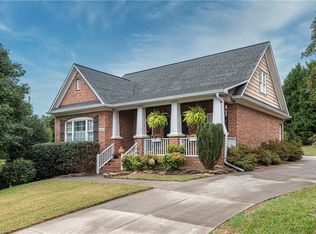 4255 Rolling Knoll Ln, Winston Salem, NC 27106