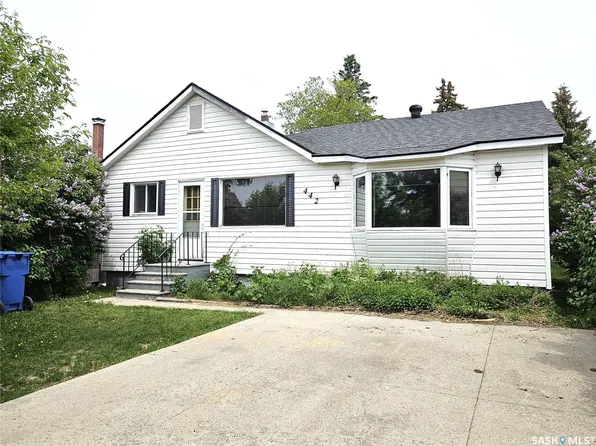 442 6th Avenue W, Melville, SK S0A 2P0