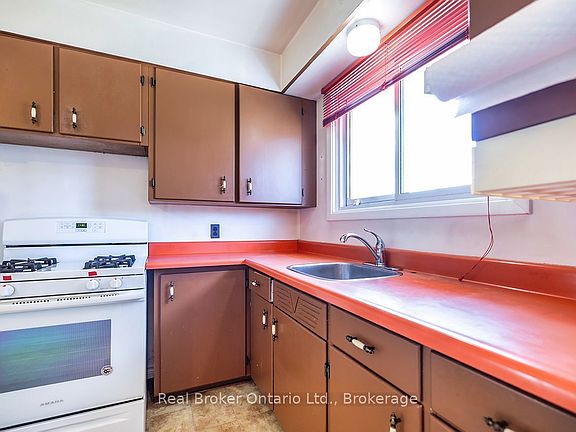 5th image of 125 Baldwin St