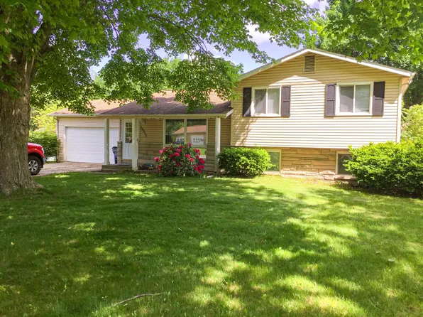 18315 Chipstead Dr, South Bend, IN 46637