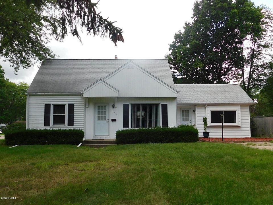 1st image of 303 Briarwood Ln