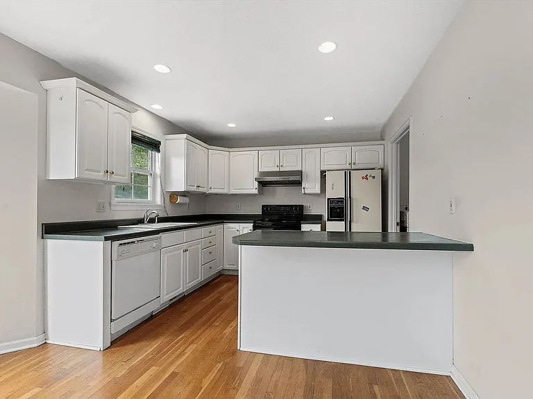 4200 Cedar Crest Ln — Photo 23