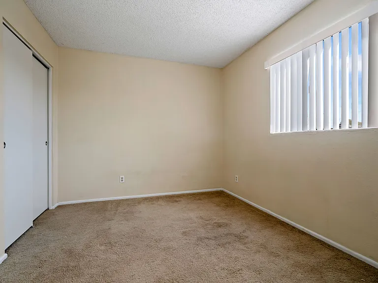 18-web-or-mls-1742 E Pepper Cir Apt 4--15_12132024