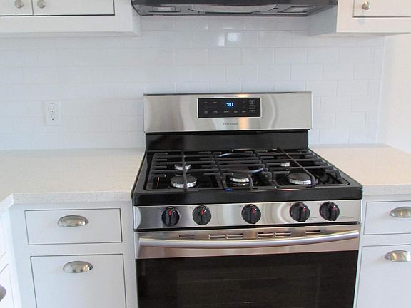 5th image of 611 Burnett St #1