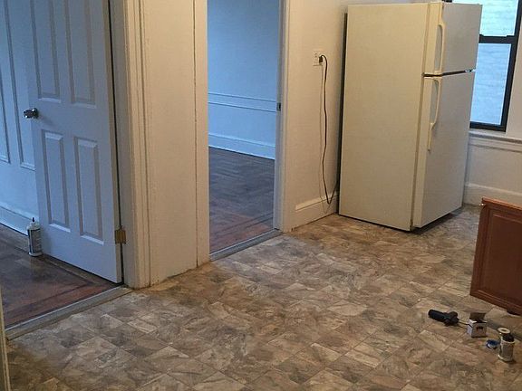 4th image of 3118 41st St APT 1R