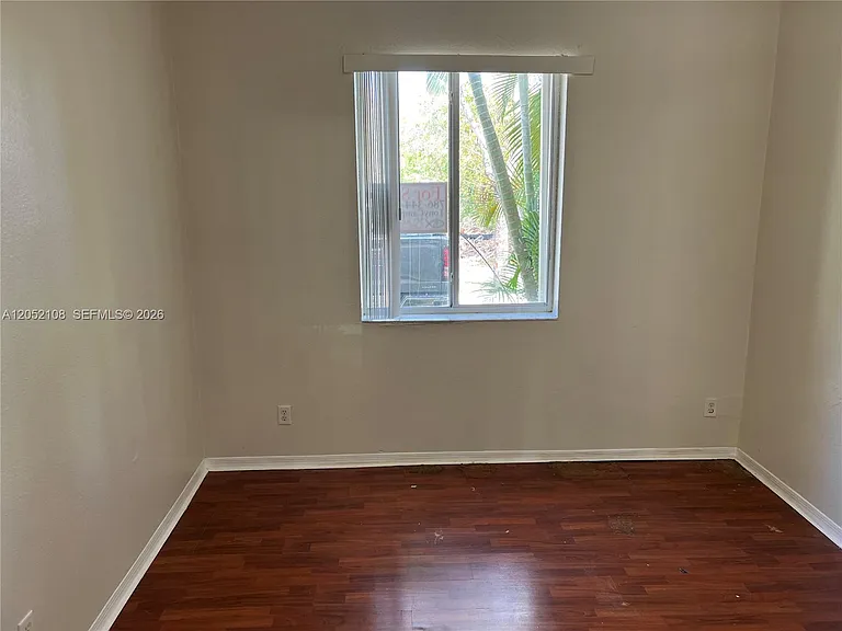 100 SW 15th Ave — Photo 18
