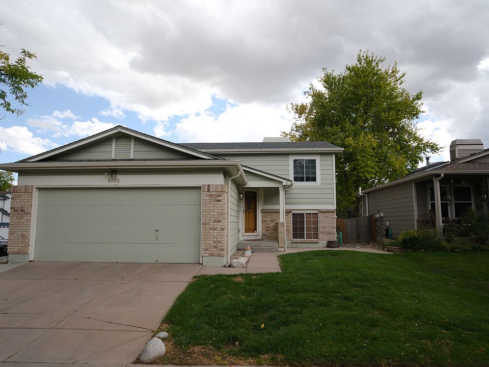 Outside Front w 3rd car driveway