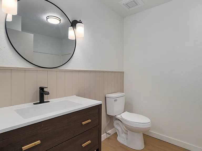 2025 E Battlefield Rd — Photo 5
