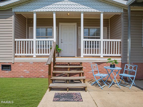 2nd image of 204 Breezy Ln