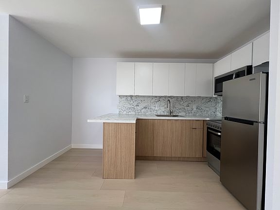 3rd image of 2555 SW 67th Ave APT 6
