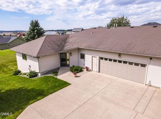 835 8th Ave NW, Valley City, ND 58072