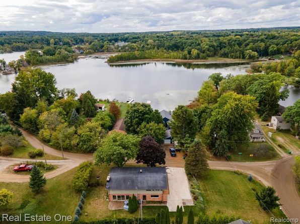 2728 Devonshire Rd, Leonard, MI 48367