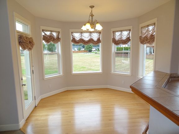 5th image of 14703 144th Avenue Ct E