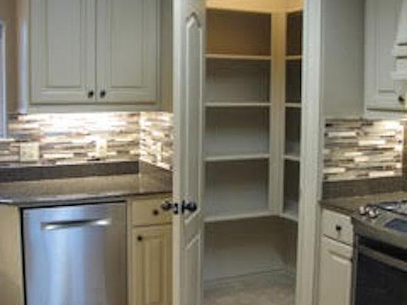 5th image of 8425 Alison Ave