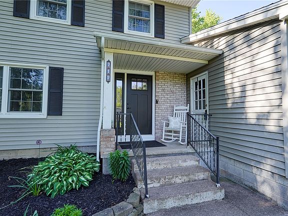 2nd image of 212 Hollybrook Rd