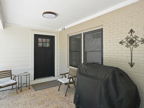 3rd image of 7980 Royal Ave