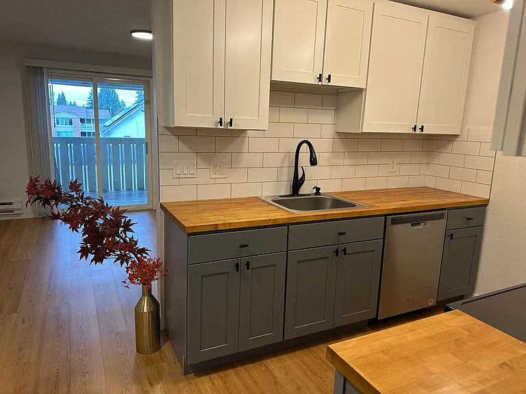 Manitou Park Apartments — Photo 11