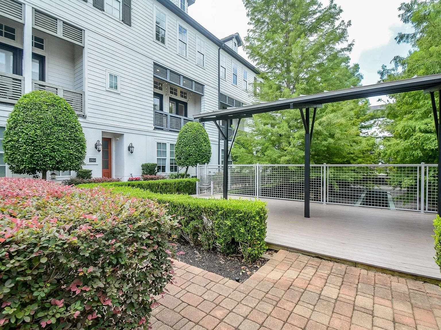 3 bed, 3.5 bath, 2282 sqft, $2,900 — Photo 2