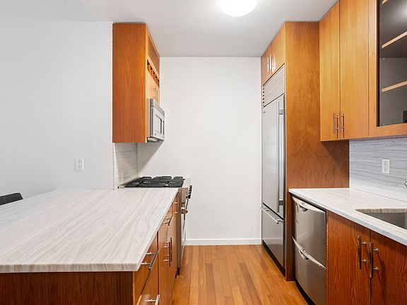 4th image of 88 Greenwich St APT 806