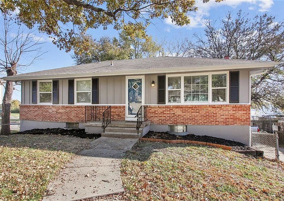 Welcome home to 13409 15th Street! This charming home offers 3 bedrooms, 1 bathroom, and a detached two-car garage. Lots of great updates throughout!