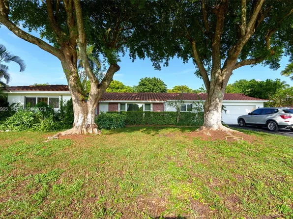 740 Ridgewood Ln, Plantation, FL 33317