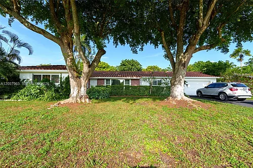 740 Ridgewood Ln Photo 1