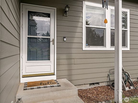 3rd image of 15905 91st Avenue Ct E