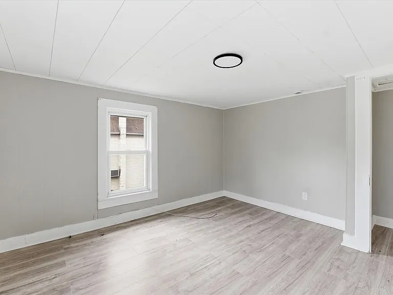 124 Wells St — Photo 10