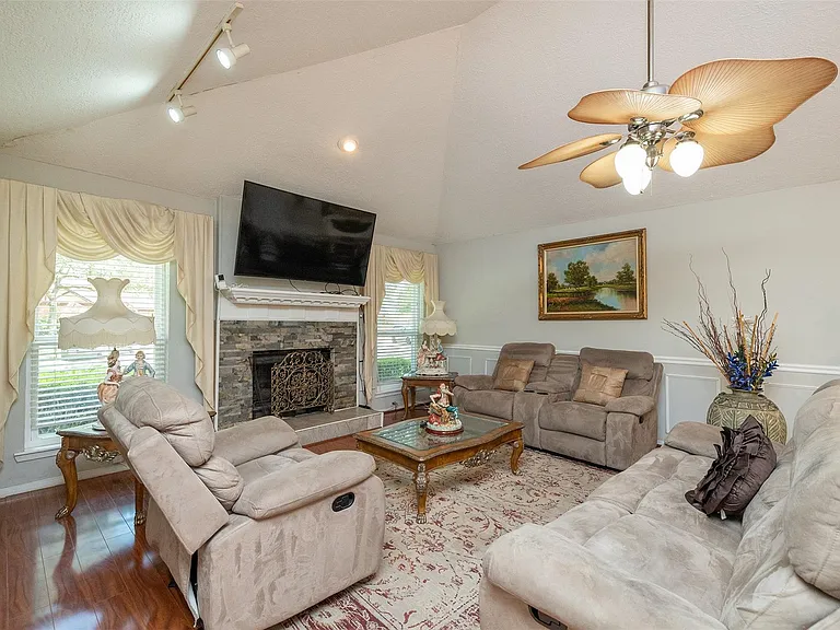 8102 Tall Firs Ln — Photo 7