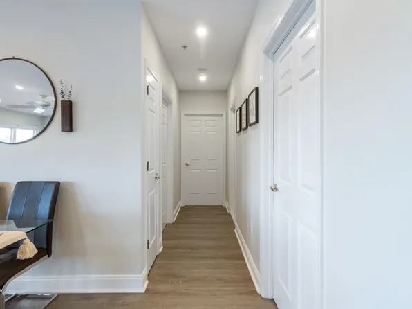 302 The Promenade image 24 of 48