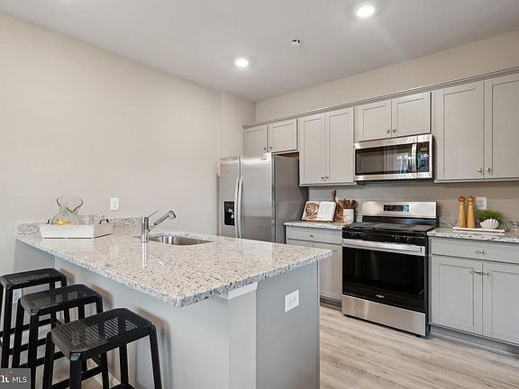 2nd image of 5909 Capstan Ln