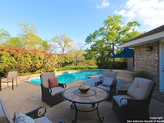 2nd image of 331 Twin Oaks Dr