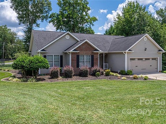 5th image of 1402 Crowders Woods Dr