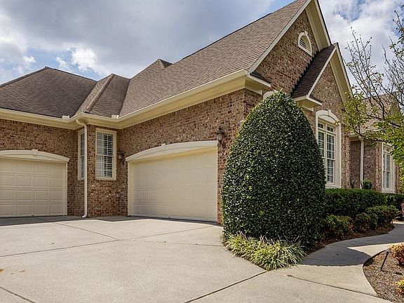 2nd image of 3270 Winthrop Cir