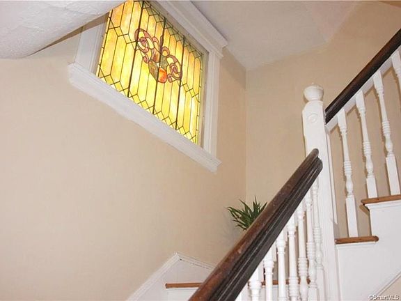 3rd image of 81 Livingston St APT 3