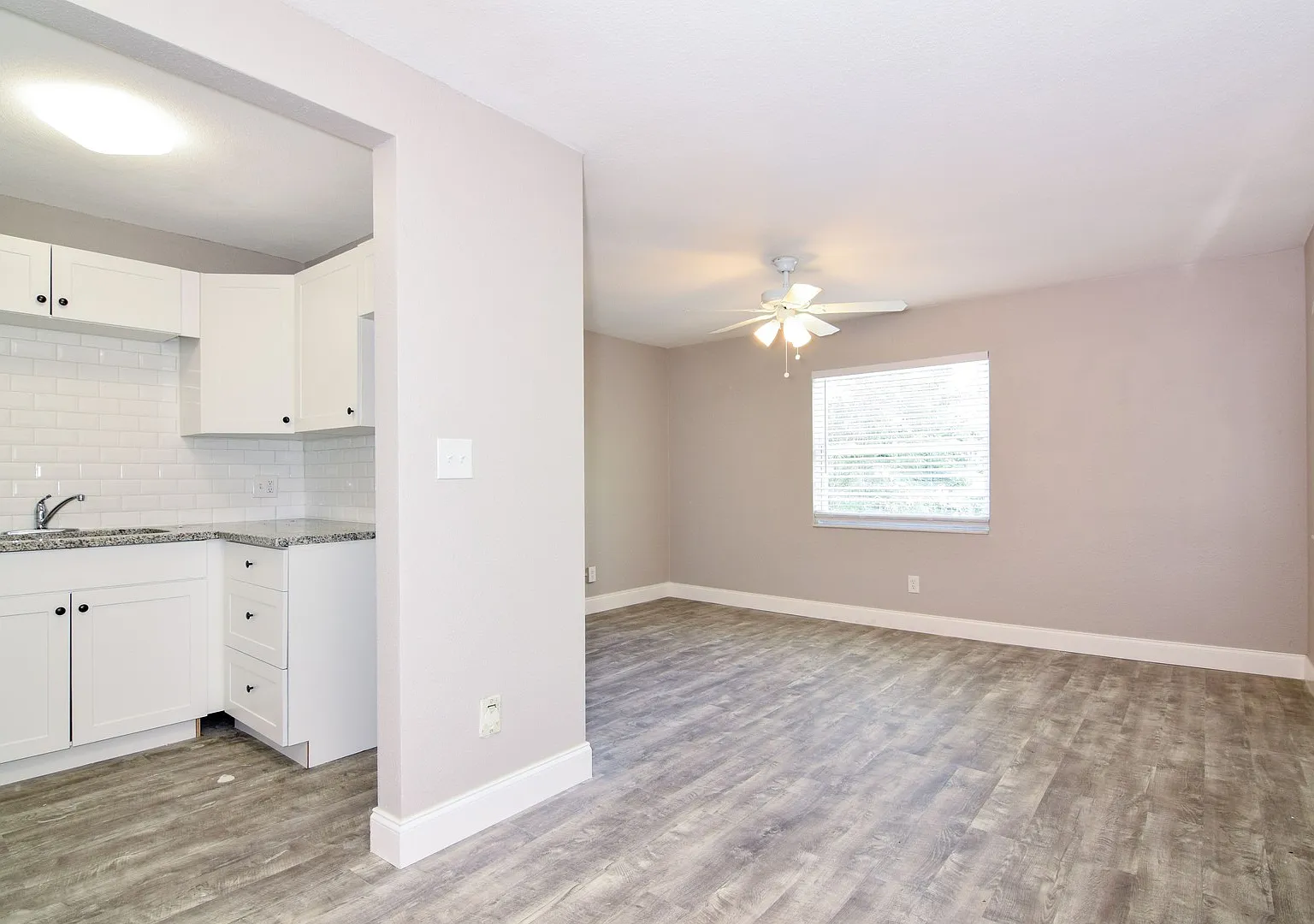 Condominium Grade Apartment in Old Northeast — Photo 2