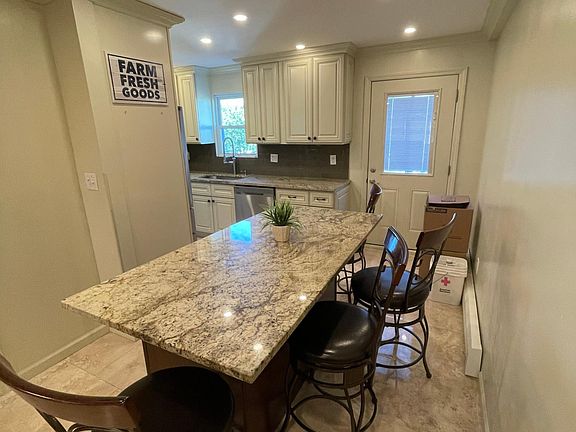 4th image of 104 Milton Ave #1