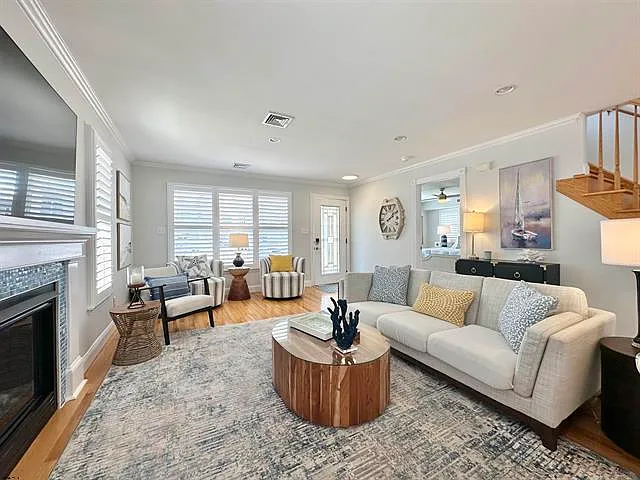 4 bed, 2500 sqft, $6,700 — Photo 4