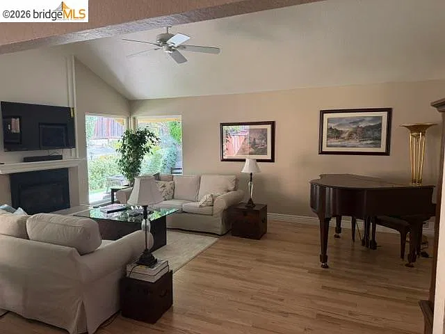 3 bed, 2.0 bath, 1634 sqft, $5,000 — Photo 3
