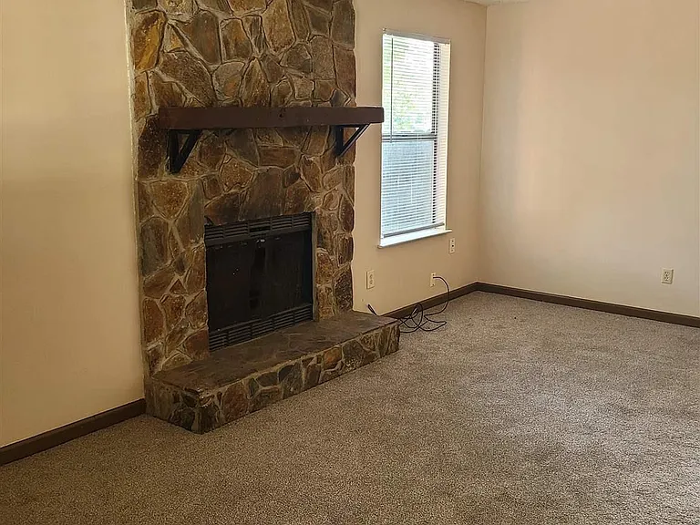 7924 Deborah Dr — Photo 3