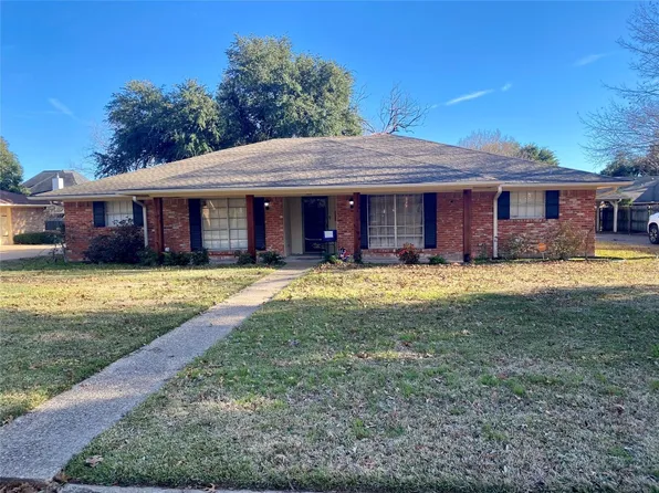 902 Hillandale St, Mexia, TX 76667