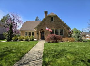 917 Pinecrest Ave SE, East Grand Rapids, MI 49506