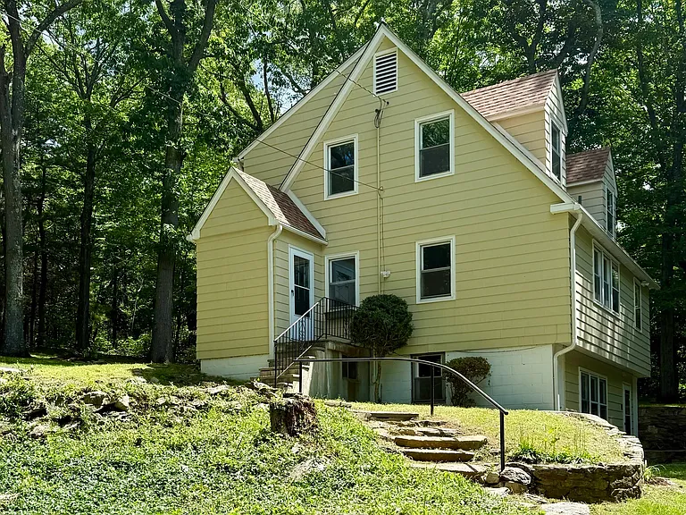 19 Old Town Rd — Photo 3