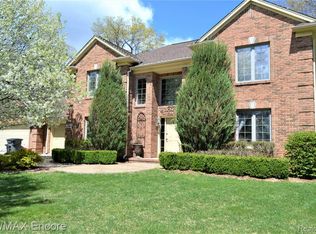 1746 Loch Lomond Ct, Oxford, MI 48371